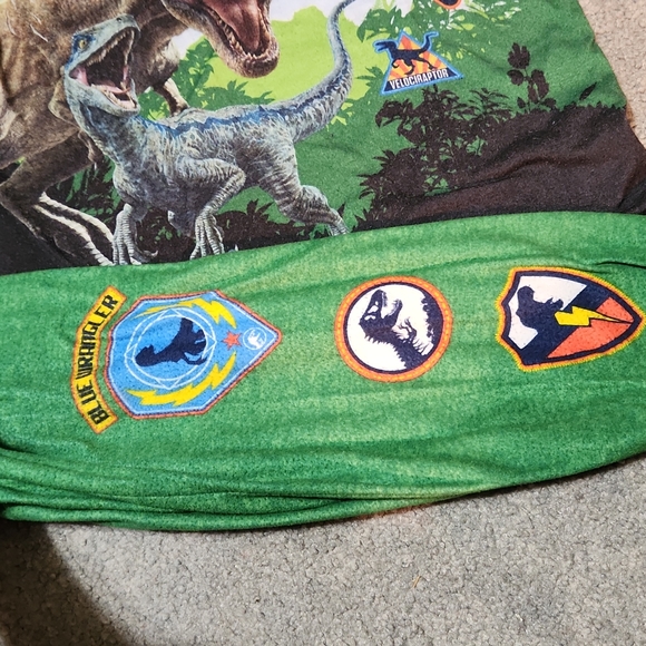 Jurassic world 10/12 pajamas - Picture 3 of 7